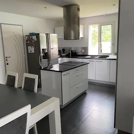 Вилла Avec Piscine Entre Et Montagne