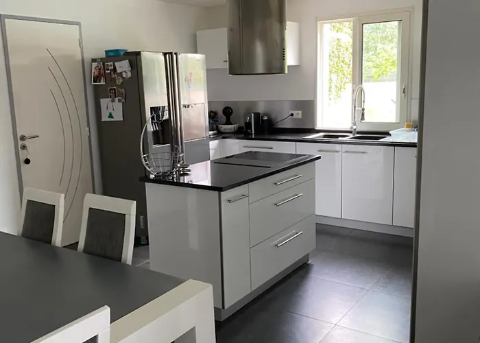 Вилла Avec Piscine Entre Et Montagne